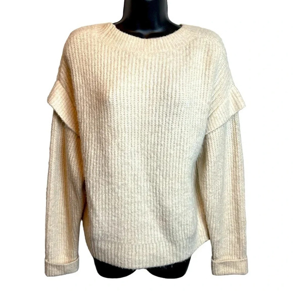 EXPRESS Cozy Capped Sleeve Crew Neck Sweater. - Picture 4 of 11